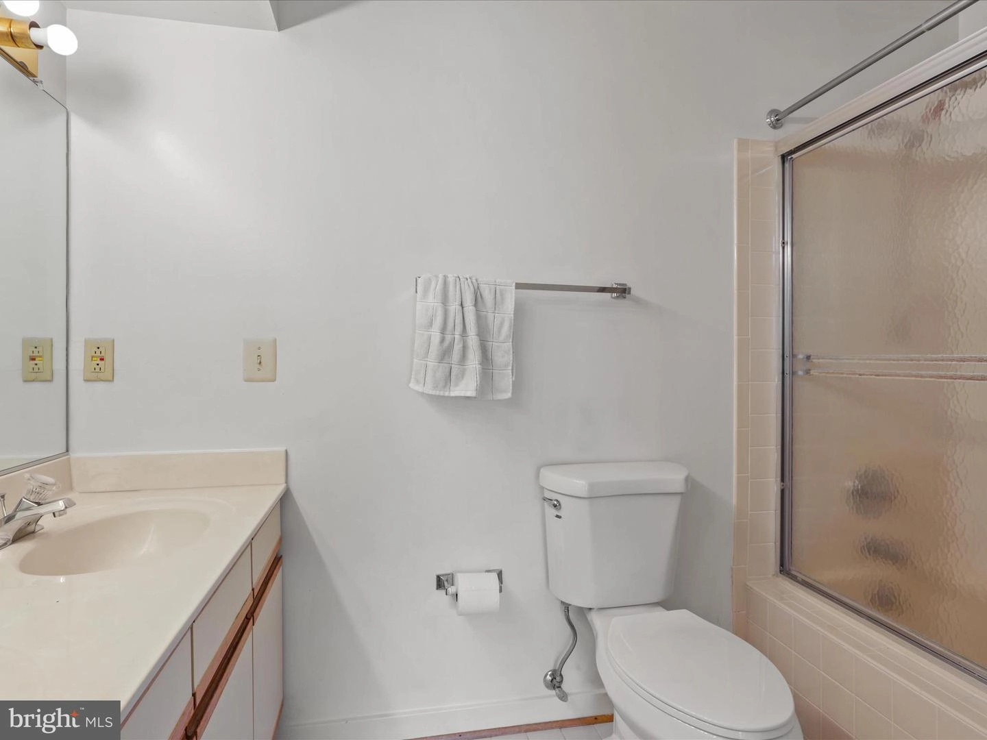 Bath - 11112 Glade Dr, Reston, VA 20191 photo 1 of 2