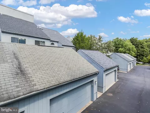 Exterior - 11112 Glade Dr, Reston, VA 20191 photo 1 of 5