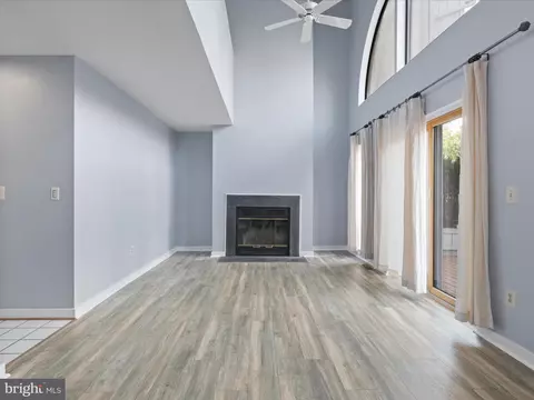 Living - 11112 Glade Dr, Reston, VA 20191 photo 2 of 11