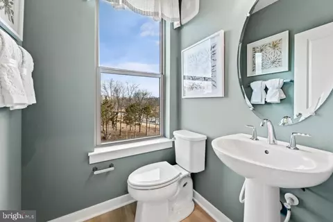 2472 Metrobus Aly, Herndon, VA 20171 photo 17