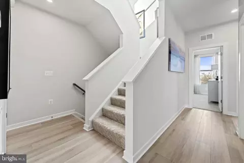2472 Metrobus Aly, Herndon, VA 20171 photo 30