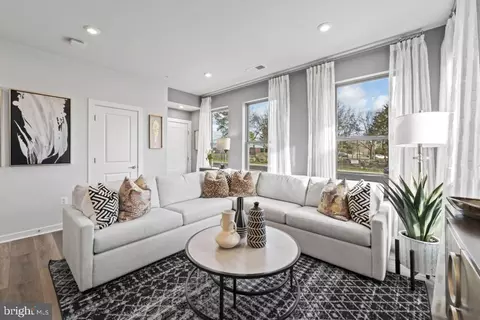 2470 Metrobus Aly, Herndon, VA 20171