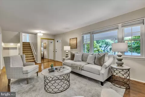 10403 Collingham Dr, Fairfax, VA 22032