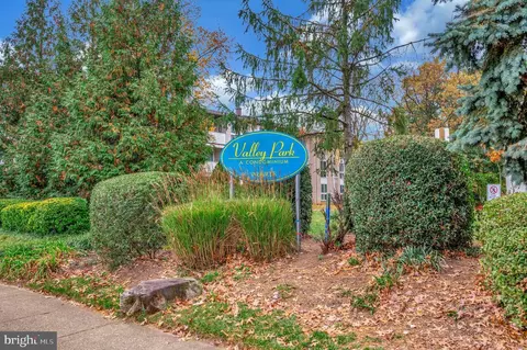 5602 Bloomfield Dr #4, Alexandria, VA 22312