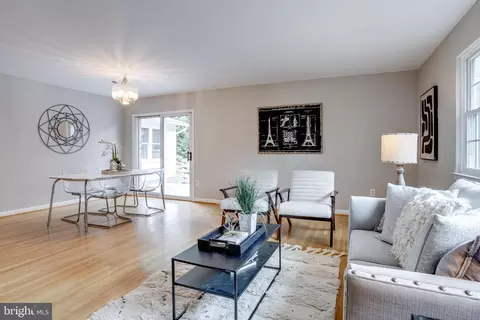 Living - 5529 Southampton Dr, Springfield, VA 22151 photo 4 of 8