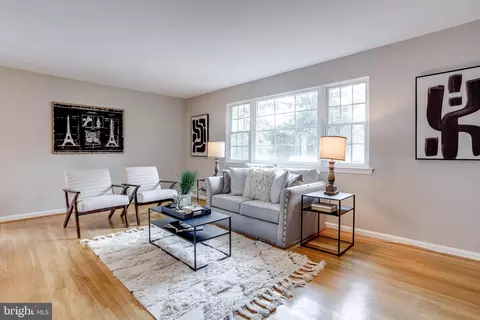 Living - 5529 Southampton Dr, Springfield, VA 22151 photo 2 of 8