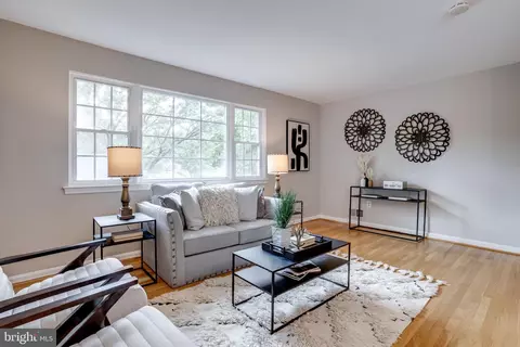 Living - 5529 Southampton Dr, Springfield, VA 22151 photo 3 of 8