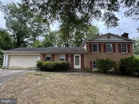 2201 Yardley Ct, Alexandria, VA 22308