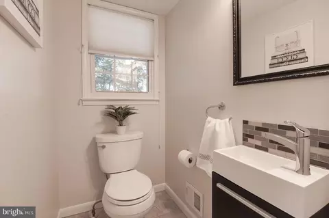 2500 E Meredith Dr, Vienna, VA 22181 photo 24