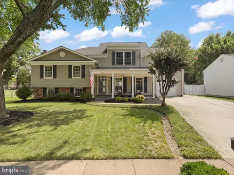 1212 Summerfield Dr, Herndon, VA 20170