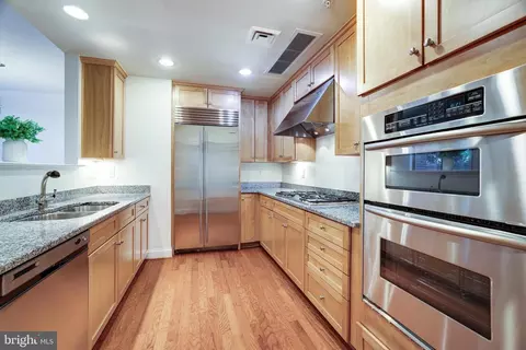 Kitchen - 1450 Emerson Ave #204, Mclean, VA 22101 photo 3 of 5