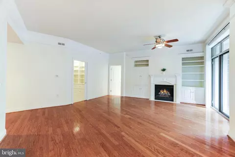 Living - 1450 Emerson Ave #204, Mclean, VA 22101 photo 9 of 16
