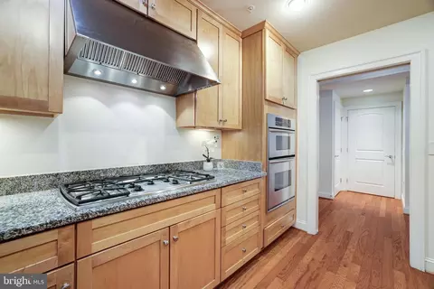Entry Way - 1450 Emerson Ave #204, Mclean, VA 22101 photo 3 of 7