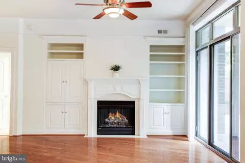 Living - 1450 Emerson Ave #204, Mclean, VA 22101 photo 6 of 16