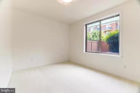 Bedroom - 1450 Emerson Ave #204, Mclean, VA 22101 photo 5 of 7