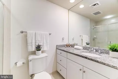 Bath - 1450 Emerson Ave #204, Mclean, VA 22101 photo 4 of 5