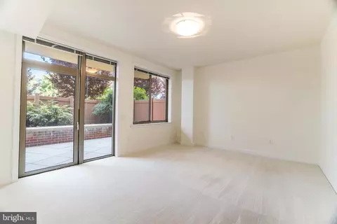 Living - 1450 Emerson Ave #204, Mclean, VA 22101 photo 12 of 16