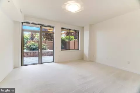Living - 1450 Emerson Ave #204, Mclean, VA 22101 photo 13 of 16