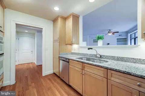 Kitchen - 1450 Emerson Ave #204, Mclean, VA 22101 photo 4 of 5