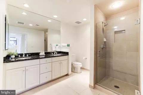 Bath - 1450 Emerson Ave #204, Mclean, VA 22101 photo 1 of 5