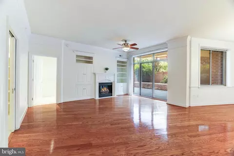 Living - 1450 Emerson Ave #204, Mclean, VA 22101 photo 4 of 16