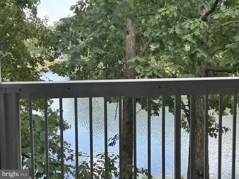 1720 Lake Shore Crest Dr #25, Reston, VA 20190