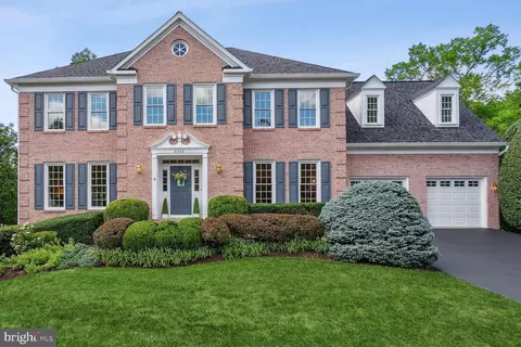 6510 Rock Crystal Dr, Clifton, VA 20124