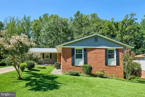 5228 Nottinghill Ln, Fairfax, VA 22032