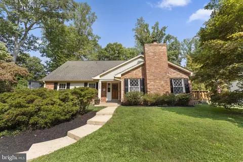 3526 King Arthur Rd, Annandale, VA 22003
