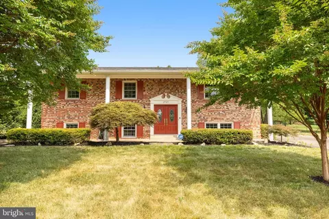 2723 Mustang Dr, Herndon, VA 20171