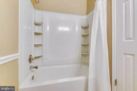 Bath - 13426 Elevation Ln, Herndon, VA 20171 photo 7 of 9