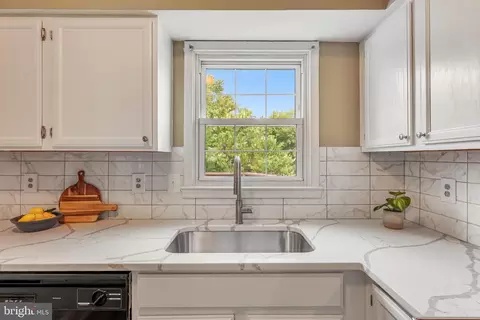 Kitchen - 13426 Elevation Ln, Herndon, VA 20171 photo 5 of 9