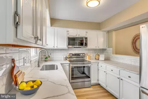 Kitchen - 13426 Elevation Ln, Herndon, VA 20171 photo 3 of 9