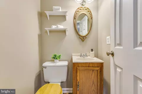 Bath - 13426 Elevation Ln, Herndon, VA 20171 photo 8 of 9