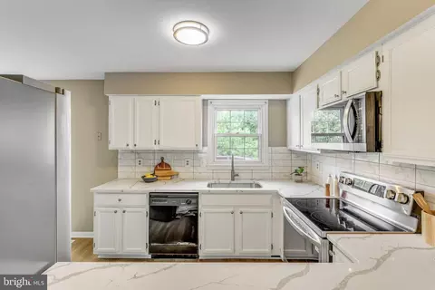 Kitchen - 13426 Elevation Ln, Herndon, VA 20171 photo 2 of 9