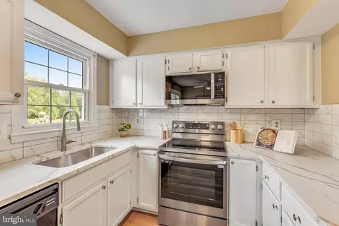 Kitchen - 13426 Elevation Ln, Herndon, VA 20171 photo 4 of 9