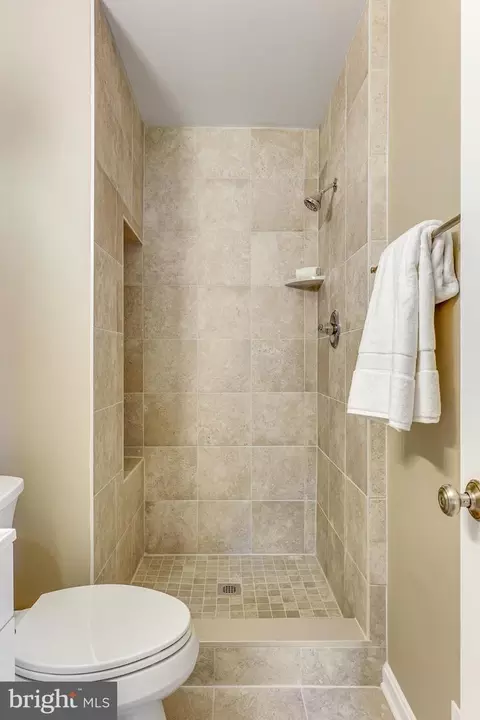 Bath - 13426 Elevation Ln, Herndon, VA 20171 photo 4 of 9