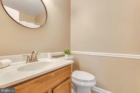 Bath - 13426 Elevation Ln, Herndon, VA 20171 photo 5 of 9