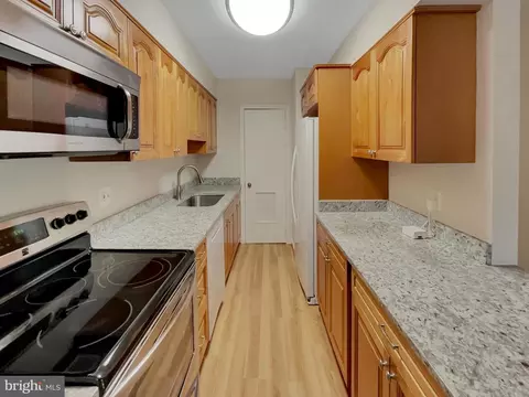 5815 G Rexford Dr #G, Springfield, VA 22152 photo 6