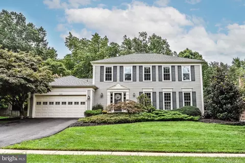 12626 Heritage Farm Ln, Herndon, VA 20171