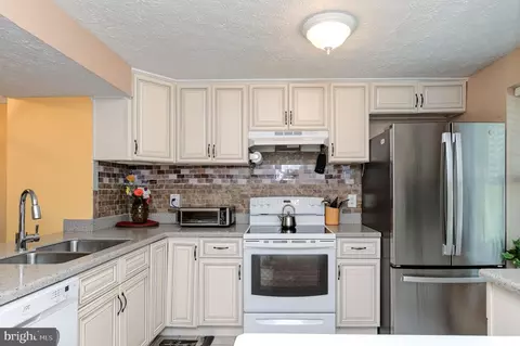 8303 Windfall Rd, Springfield, VA 22153 photo 6