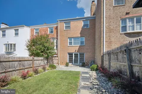Exterior - 6725 Baron Rd, Mclean, VA 22101 photo 4 of 13
