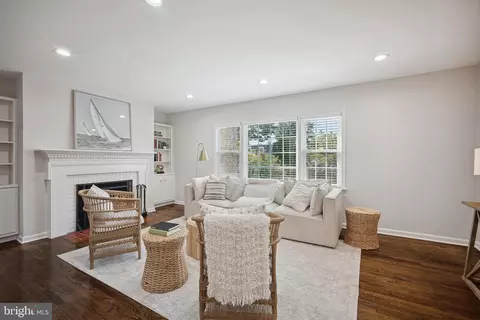 Living - 6725 Baron Rd, Mclean, VA 22101 photo 2 of 5