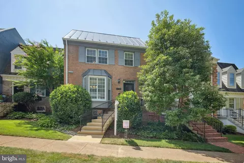 Exterior - 6725 Baron Rd, Mclean, VA 22101 photo 12 of 13