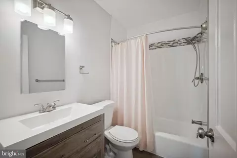 Bath - 6725 Baron Rd, Mclean, VA 22101 photo 3 of 4