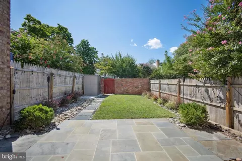 Exterior - 6725 Baron Rd, Mclean, VA 22101 photo 3 of 13
