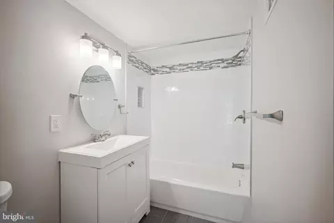 Bath - 6725 Baron Rd, Mclean, VA 22101 photo 4 of 4