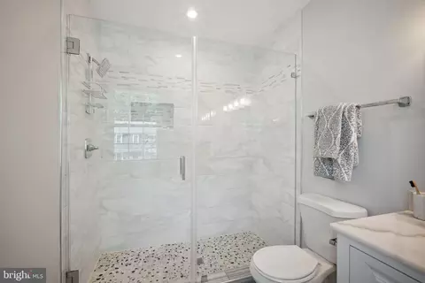 Bath - 6725 Baron Rd, Mclean, VA 22101 photo 2 of 4