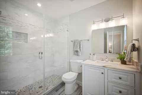 Bath - 6725 Baron Rd, Mclean, VA 22101 photo 1 of 4