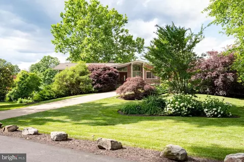 4716 Neptune Dr, Alexandria, VA 22309
